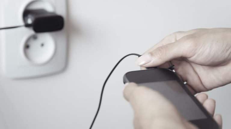 Éviter de recharger son smartphone la nuit pour économiser de l’énergie