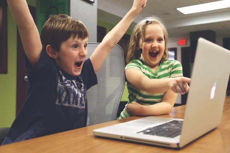 Une génération de jeunes accros au Web