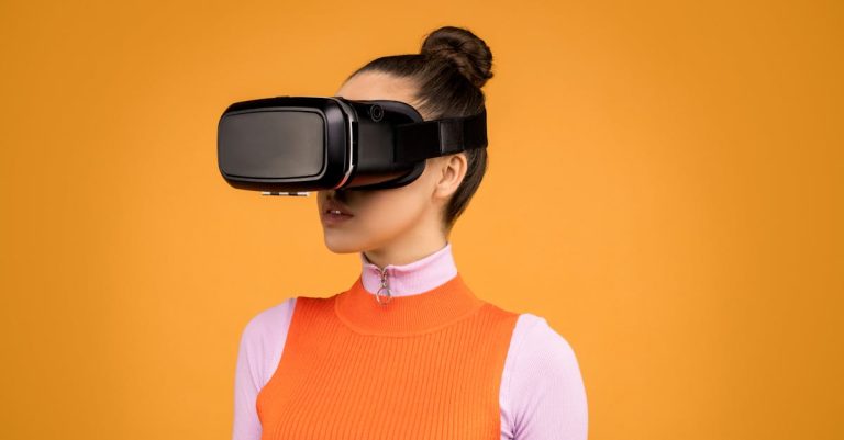 Pourquoi les geeks sont-ils passionnés par les univers virtuels évolutifs et les expériences sensorielles enrichies ?