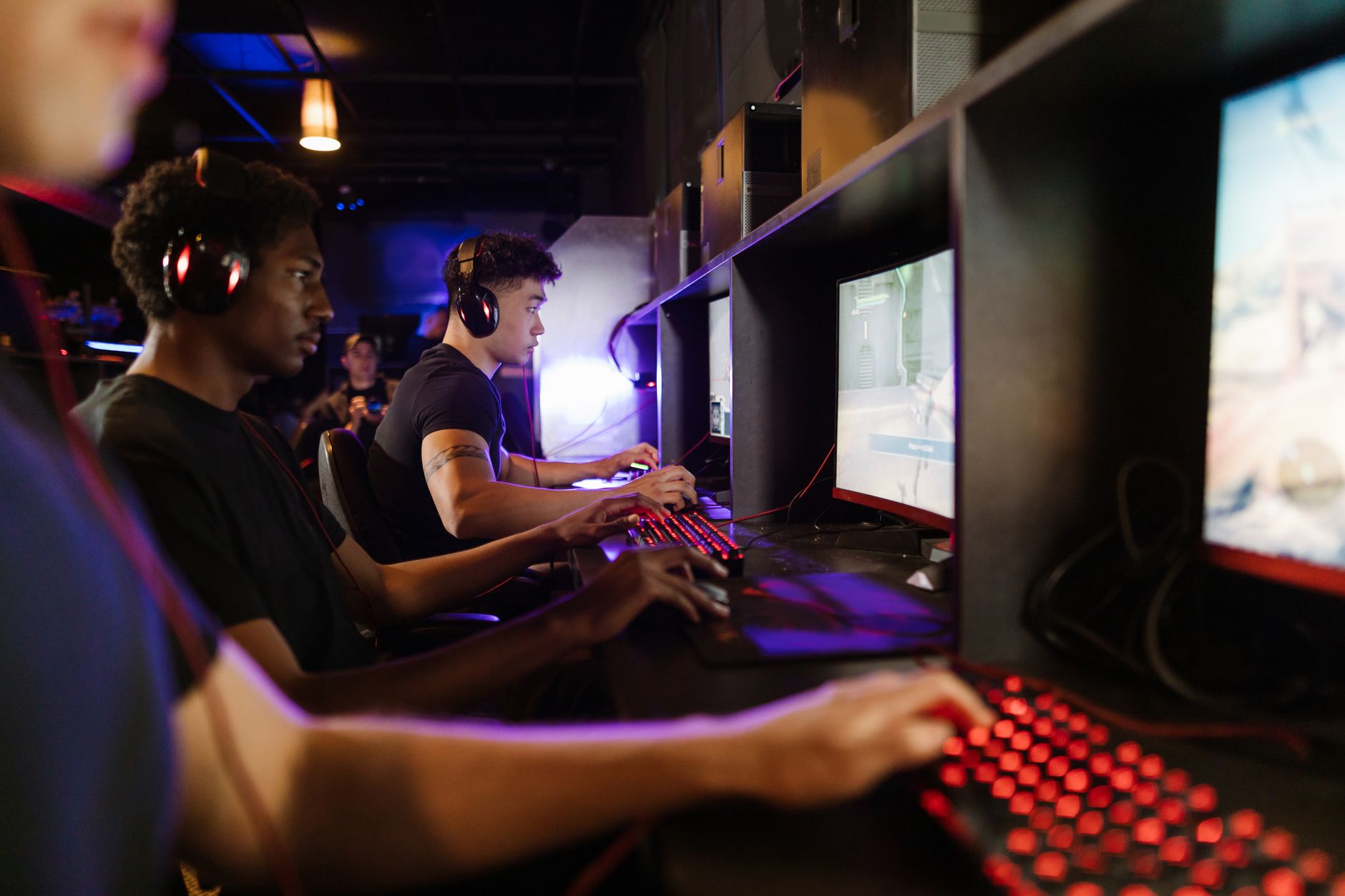 Pourquoi les geeks adorent-ils les jeux multi-joueurs en ligne et les jeux en réseau ?