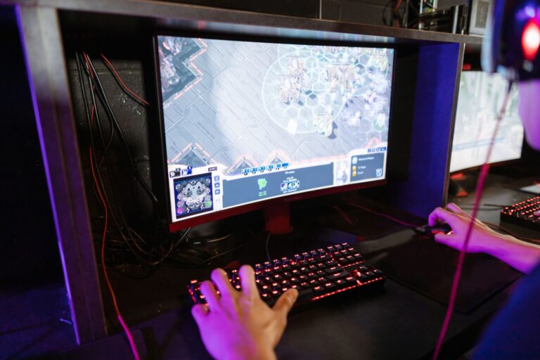 Quels sont les incontournables pour les geeks en matière de nouvelles technologies de communication et de réalité virtuelle ?
