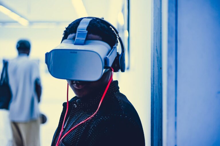 Pourquoi les geeks sont-ils passionnés par la création de mondes virtuels et la construction de réalités alternatives ?