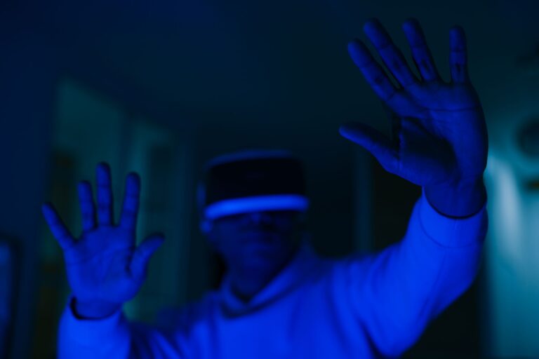 La culture geek : comment influence-t-elle les environnements immersifs, les mondes virtuels évolutifs et la convergence multimédia?