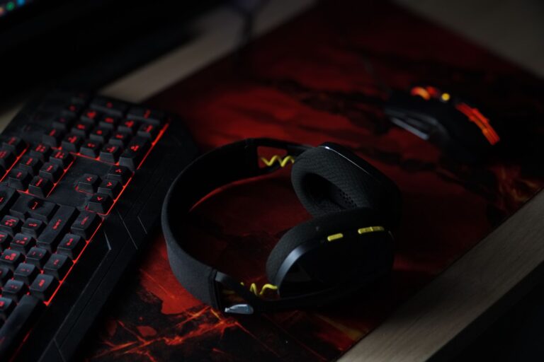 Les accessoires indispensables pour les passionnés de geek tech