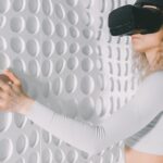 Comment la communauté des geeks réfléchit-elle à l&rsquo;interaction multi-sensorielle et aux mondes numériques collaboratifs ?